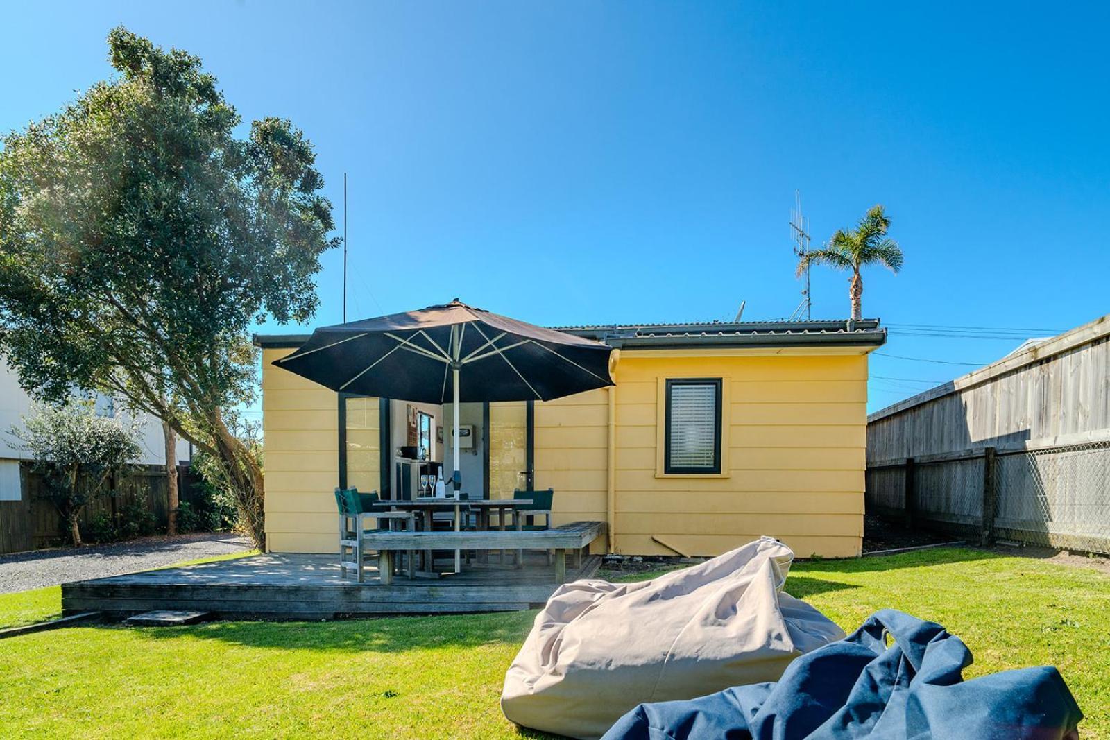 Fun Family Bach, Close To Beach And Shops! Waihi Exterior foto